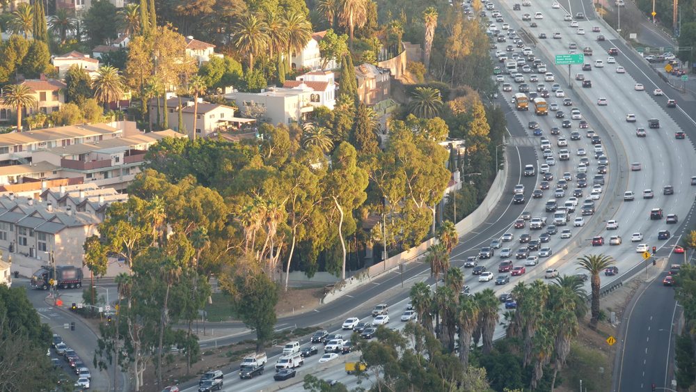 How To Navigate Safely Through Los Angeles Traffic